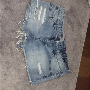 size 3/ waist 26 volcom jean shorts